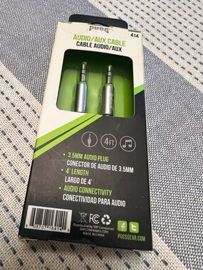 3.5mm Audio/Aux Cable in Silver and Green